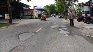 Warga keluhkan Jalan Rusak Akibat sering Menimbulkan Kecelakaan