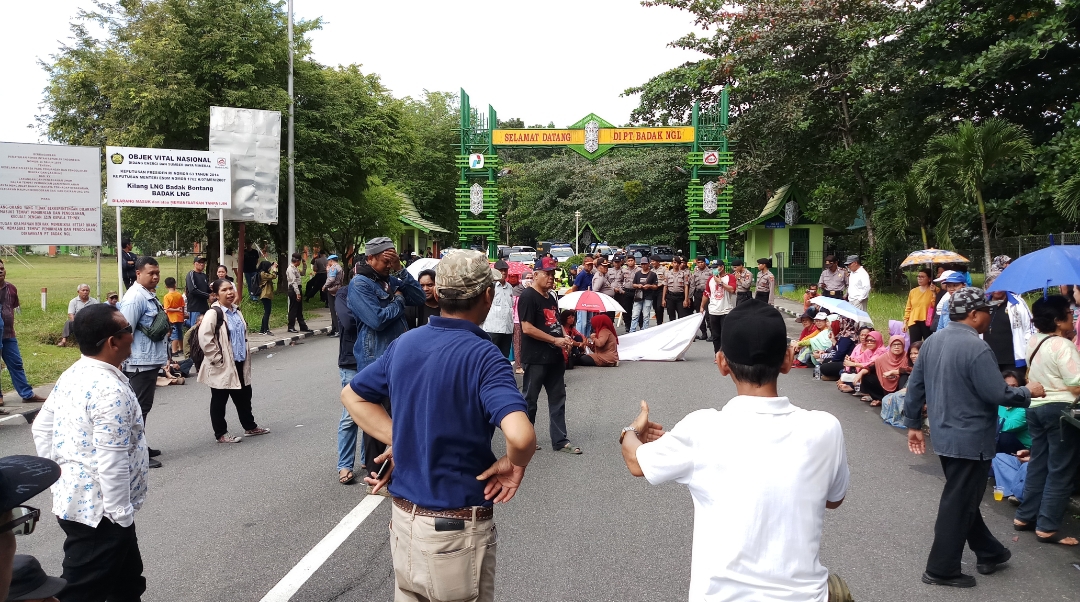 warga Perumahan HOP 1 demo pt badak