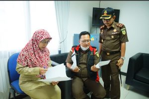 12 Penyidik Gabungan Geledah Tiga Tempat Dalami Kasus Korupsi Perusda AUJ Bontang