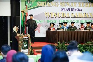 Menghadiri Sidang Senat Terbuka STTIB, Ini Pesan Bunda Neni