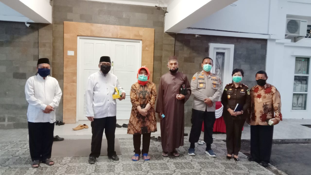 Beribadah di Rumah Pemkot Bontang