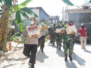 Peduli dengan Warga Terdampak Covid-19, Polres Bontang Bagikan Paket Sembako