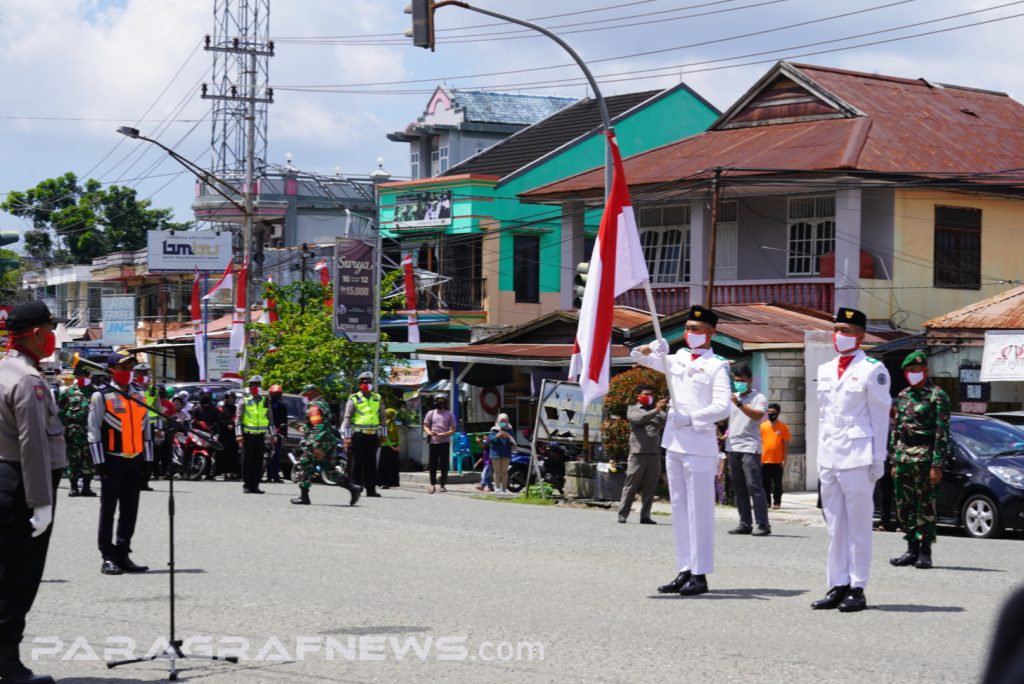 Khidmat, Lagu Indonesia Raya Menggema di Simpang Tiga Bontang Plaza Bontang Barat