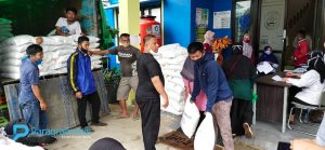 Hari Ini Kelurahan Telihan Salurkan Bantuan Beras 30kg bagi Warganya yang Terdaftar KPM-PKH