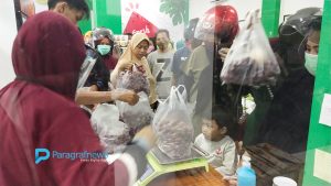 Warga Serbu Anggur Murah, 1 Ton Ludes Dalam 1 Jam