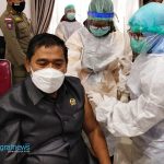 Agus Suhadi Anggota DPRD Bontang Divaksinasi