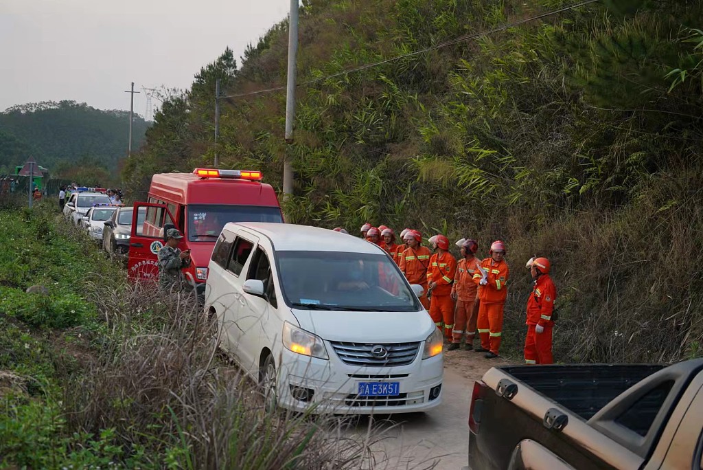 pesawat penumpang China Jatuh