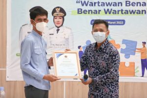 Berperan Aktif Tingkatkan SDM Wartawan, PWI Bontang Terima Penghargaan