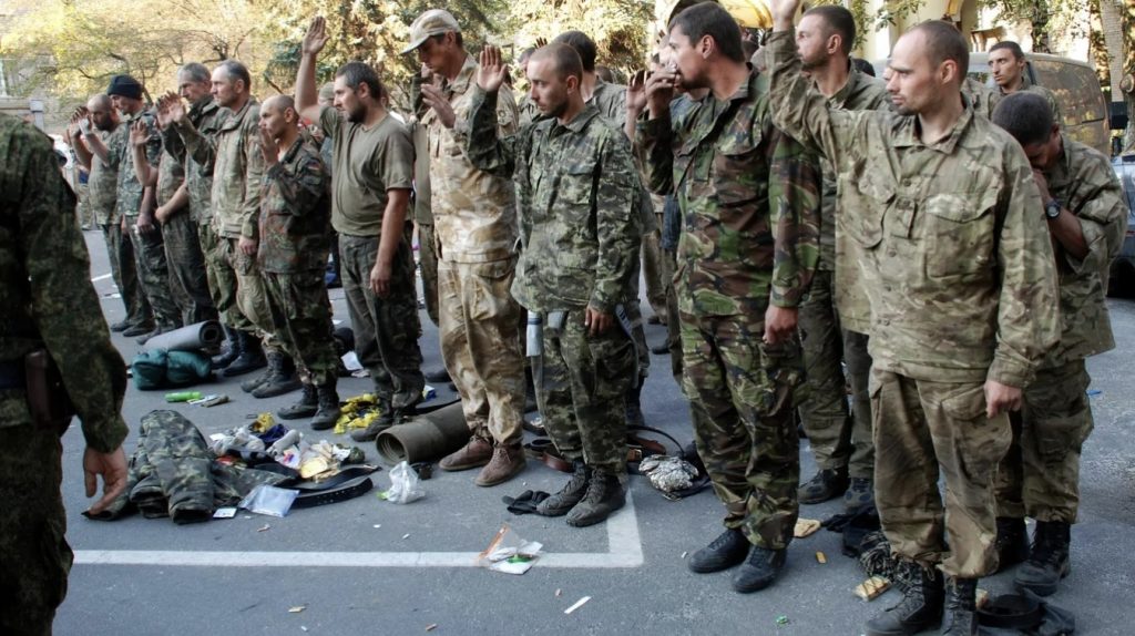 Tentara Nasionalis Ukraina di Kamp Tahanan Perang Mulai Berbicara Bahasa Rusia