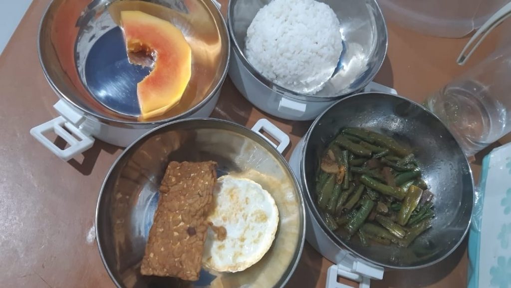 Lauknya Telur Ceplok dan Tempe, Andi Faizal : Rantang Kasih Tidak Layak untuk Lansia