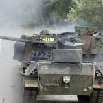 Tank antipesawat Gepard dari angkatan bersenjata Jerman, Bundeswehr, menembak selama demonstrasi di Munster/AP