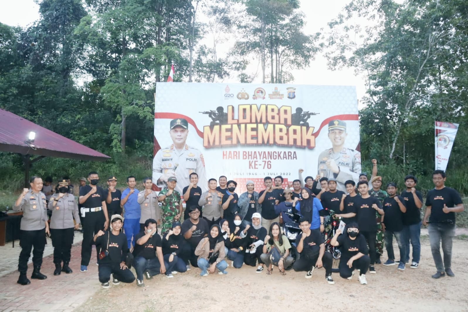 Puluhan jurnalis Bontang ikuti lomba menembak