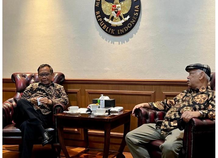 Diskusi dewan pers menko polhukam