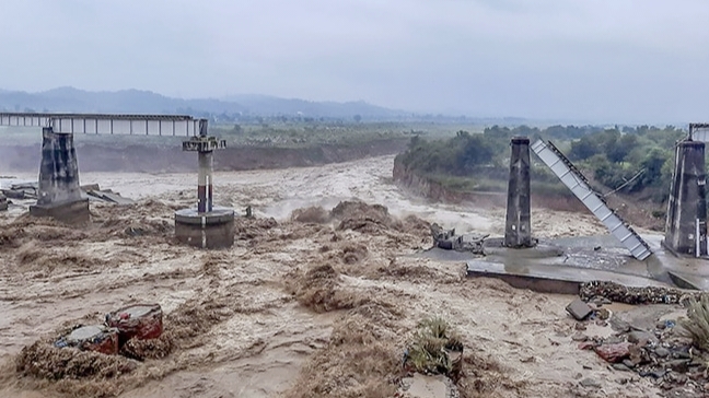 Banjir India 50 Tewas