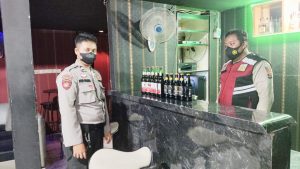Razia Tempat Karaoke Polres Bontang Sita 10 Botol Miras, Satu Orang Diamankan