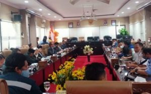 Aktivitas Pengerukan Laut PKT Diprotes Aliansi Peduli Karang Kiampau, Begini Tanggapan Dewan