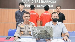 Penjual Ayam Potong Nyambi Jualan Narkotika, Diringkus Polisi 1 Kg Ganja Diamankan