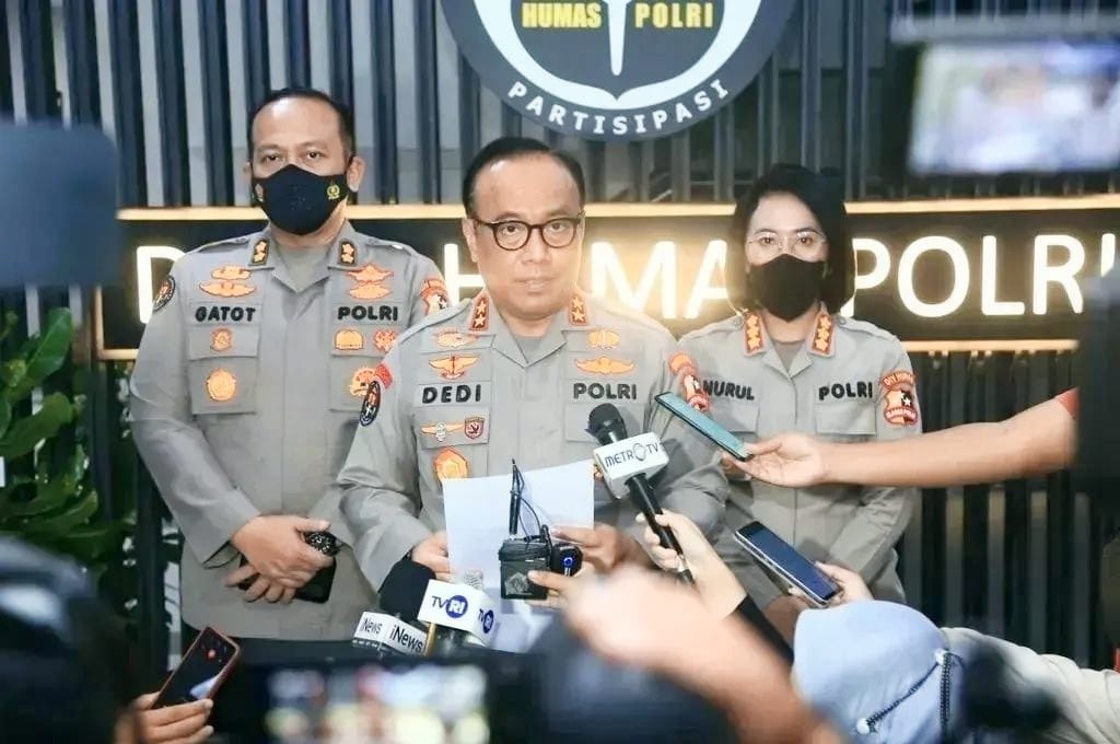 tersangka kanjuruhan ditahan polisi