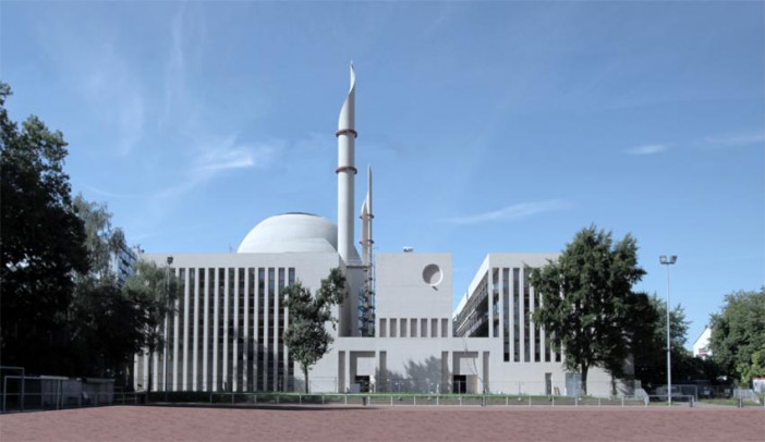 Azdan Berkumandang di Masjid Jerman