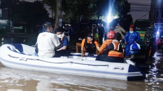 Pengungsi Banjir Tangerang Selatan