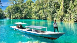 Danau Labuan Cermin Berau, Danau Dua Rasa dengan Air Jernih seperti Cermin