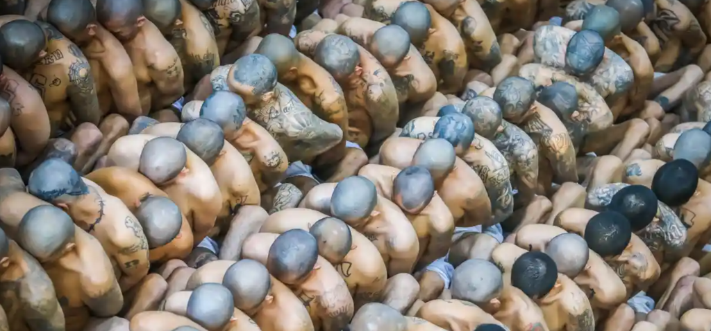 Berantas Preman ! El Savador Jebloskan 2.000 Anggota Geng ke Penjara Kapasitas Besar