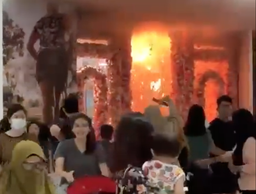 Korban Kebakaran Trans Studio Mall Makassar