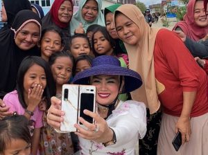 Syarifah Suraidah dan Aktivitas Sosial di Kaltim, dari Blusukan hingga Berbagi