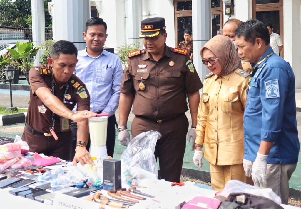 Kejari Bontang Musnahkan Barang Bukti dari 69 Perkara