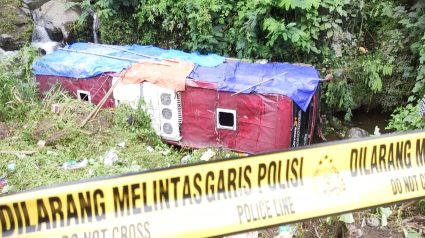 Kecelakaan Bus di Guci