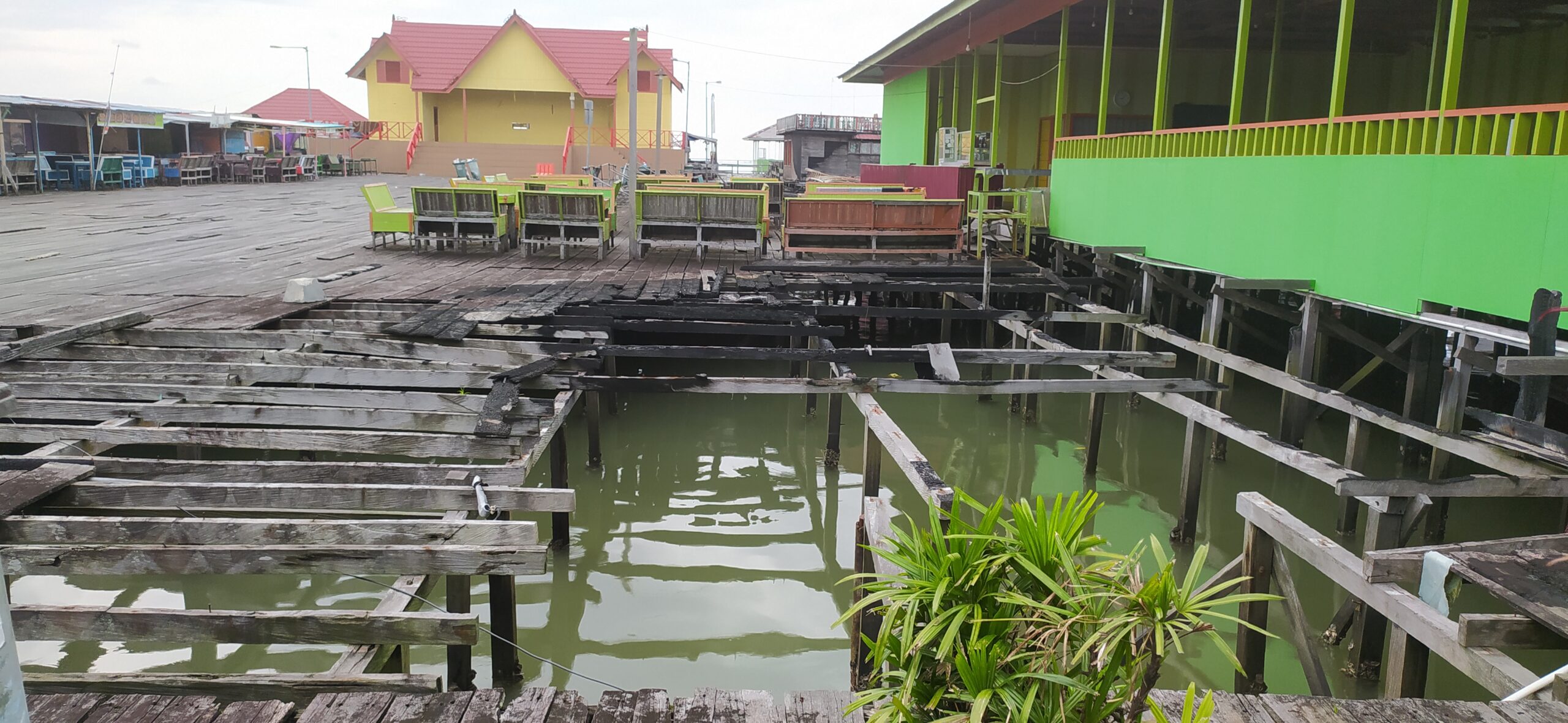 Infrastruktur Kampung Terapung Bontang Kuala Memprihatinkan