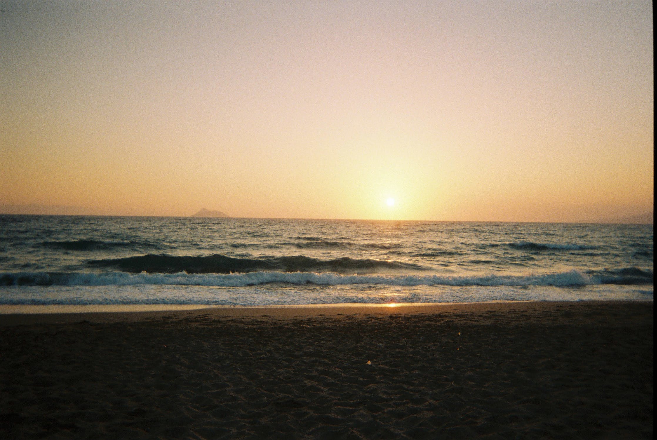 Pantai Pasir Hitam di Bali