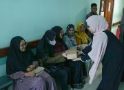 PWI Bontang Bagi-Bagi Ratusan Takjil ke Pasien RSUD