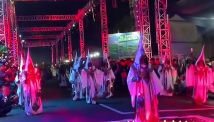 Karnaval Pekalongan Viral: Kostum Mencekam, Adegan Sembelih Kambing hingga Peserta Meninggal