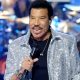 Lionel Richie Jalani Prosedur Jantung, Tiga Konser Bersama Earth, Wind & Fire Dibatalkan