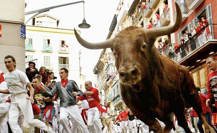 Tradisi lari banteng spanyol