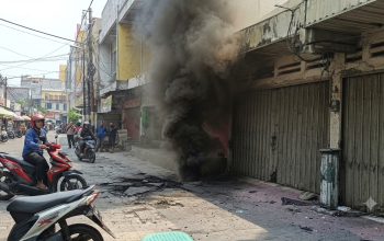 asap hitam pasar baru