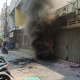 Bikin Panik! Asap Hitam Pekat Tiba-Tiba Keluar dari Dalam Tanah di Pasar Baru