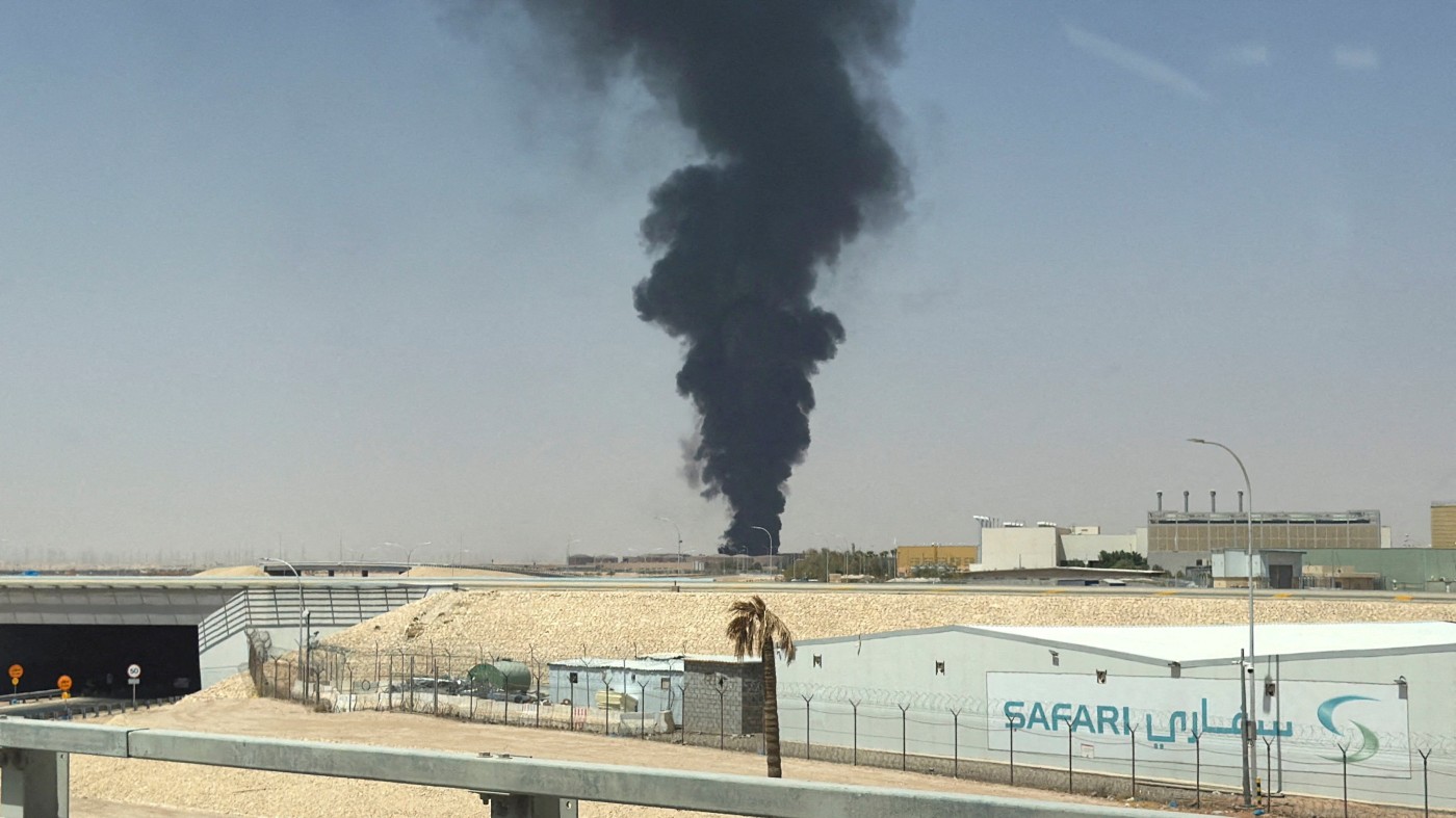 bandara riyadh terbakar