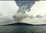 berita gunung anak krakatau hari ini