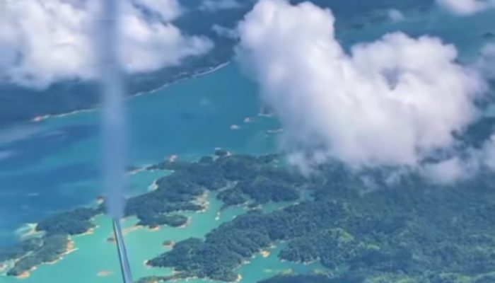 Malaysia Gelar Operasi Pembenihan Awan di Sarawak, Kabut Asap Karhutla Indonesia Tembus Perbatasan