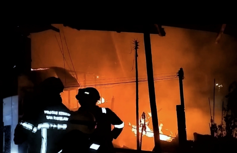 kebakaran balikpapan hari ini