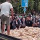 Geger! 7.000 Bangkai Ayam Dilempar ke Kantor PLN, Peternak Palangka Raya Rugi Rp200 Juta