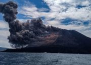 Anak Krakatau Erupsi Beruntun, Status Naik Siaga Level III, Radius Bahaya 5 Kilometer