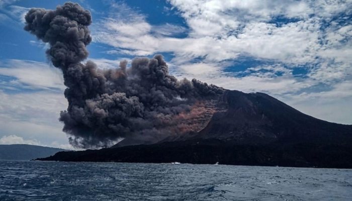 Anak Krakatau Erupsi Beruntun, Status Naik Siaga Level III, Radius Bahaya 5 Kilometer