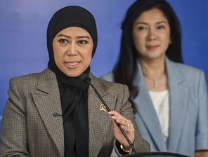 Menteri Komunikasi dan Digital Meutya Hafid menanggapi polemik ketergantungan konektivitas internet Indonesia terhadap Singapura.