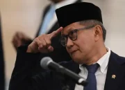 Profil Rocky Gerung: Perjalanan Intelektual dari UI hingga Kursi Wantimpres Prabowo